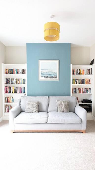 Vakantiehuis Charming Character House In Beautiful Neighborhood