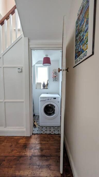 Charming Character House In Beautiful Neighborhood Vakantiehuis