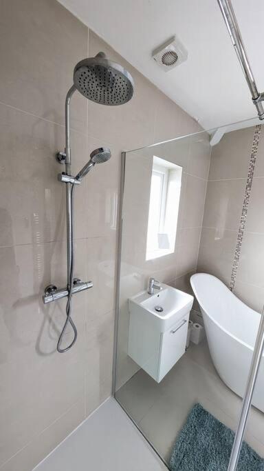 Charming Character House In Beautiful Neighborhood Vakantiehuis *